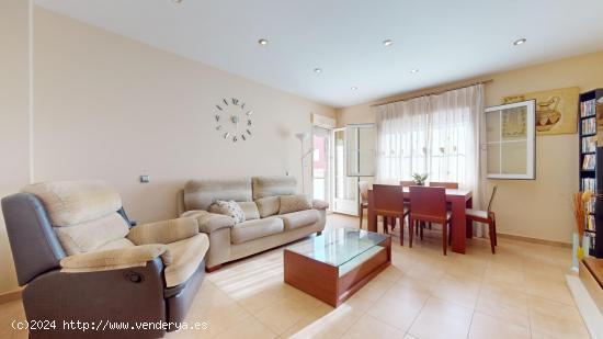 ESPLÉNDIDA VIVIENDA SOBRE PILARES EN SAN JAVIER - MURCIA