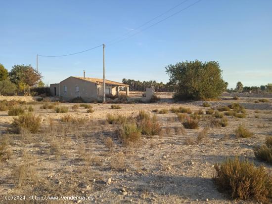  CHALET CON PARCELA 5.000M2  PARA REFORMAR - ALICANTE 