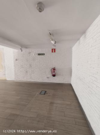 Alquiler Local Comercial de 90 metros en plena Av. Carlos III. - NAVARRA