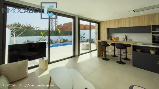 CHALET VACACIONAL DE OBRA NUEVA EN EL CENTRO DE CABO DE PALOS CON PISCINA PROPIA - MURCIA