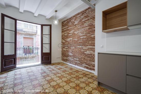 Piso en venta reformado en El BORN. - BARCELONA