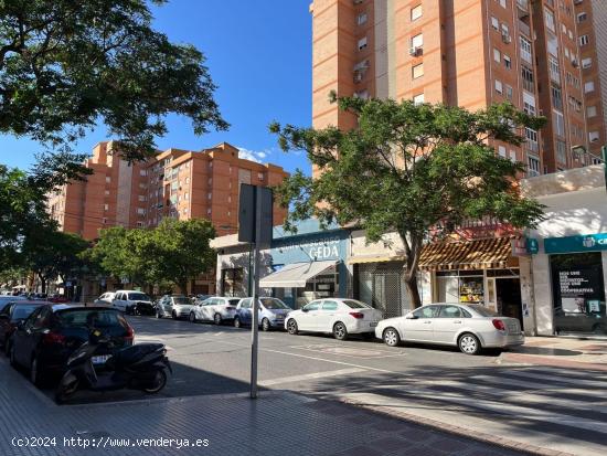  Local comercial en la mejor zona de El Torcal - MALAGA 