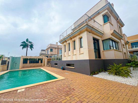 VILLA DE LUJO EN LA ZENIA. 5 DORM. 4 BAÑOS. PISCINA PRIVADA. PARCELA 410 M2. - ALICANTE