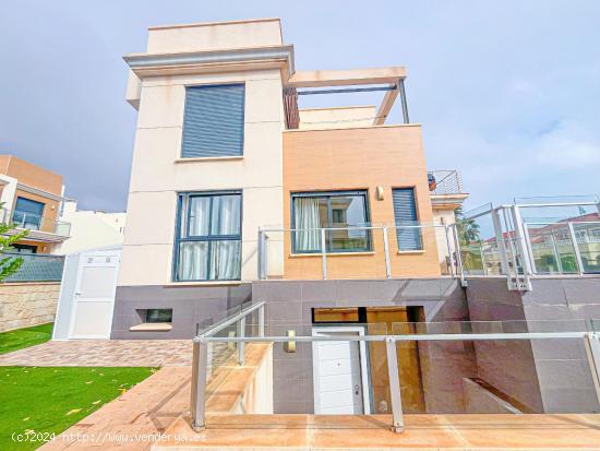 VILLA DE LUJO EN LA ZENIA. 5 DORM. 4 BAÑOS. PISCINA PRIVADA. PARCELA 410 M2. - ALICANTE