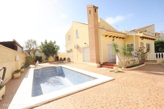  VILLA EN PLAYA FLAMENCA. 4 DORM. 3 BAÑOS. PARCELA 470 M2. PLAYA A 250 METROS. - ALICANTE 