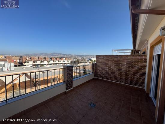 BONITO PISO CON TERRAZA EN ZONA TRANQUILA - GRANADA