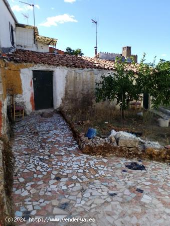 CASA EN VENTA EN SANTIAGO DE ALCÁNTARA - CÁCERES - - CACERES