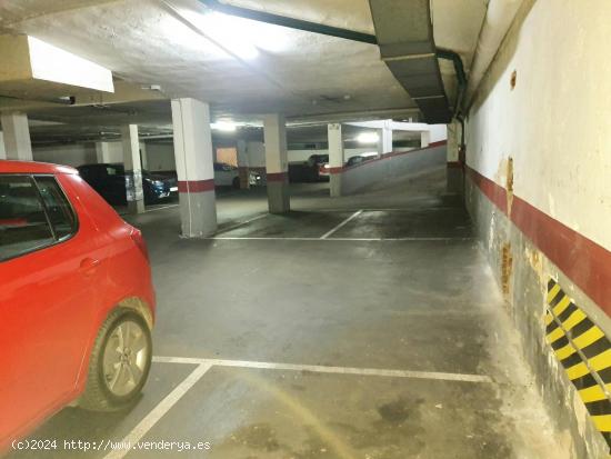 PLAZA DE APARCAMIENTO PARA COCHE MEDIANO - BARCELONA