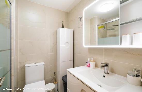 AMPLIO APARTAMENTO DE 3 DORMITORIOS EN PRIMERA LÍNEA -ZONA LA MATA, TORREVIEJA - - ALICANTE