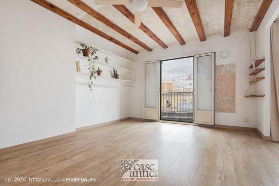 Luminoso piso a pocos metros del mercado de Sant Antoni - BARCELONA