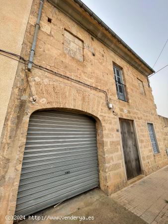 A LA VENTA CASA MALLORQUINA A REFORMAR CON PATIO Y COCHERA EN LLUCMAJOR - BALEARES