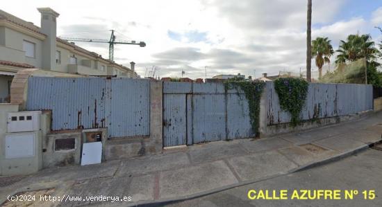 VENTA DE 8 PLAZAS DE GARAJES Y 4 TRASTEROS EN CALLE AZUFRE 15 - PROMOCION 100% VENDIDA - CADIZ