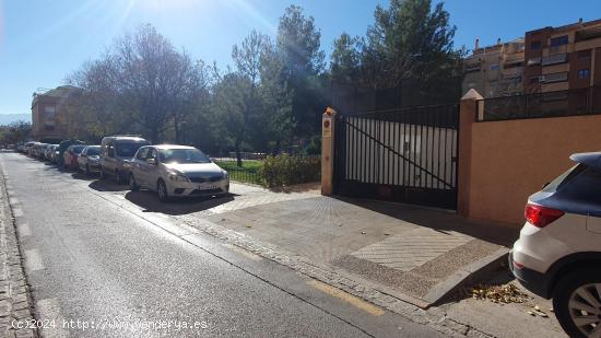 Parking en Zona Zaidín -junto  polideportivo Nuñez Blanca entre palacio de deportes y Serrallo Pla