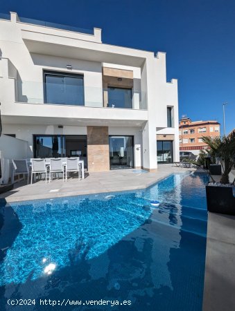 Villa en alquiler en Los Montesinos (Alicante)