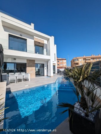 Villa en alquiler en Los Montesinos (Alicante)