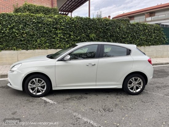 Alfa Romeo Giulietta 1.6JTDm Distinctive de 2012 con 51.000 Km por 12.900 EUR. en Navarra