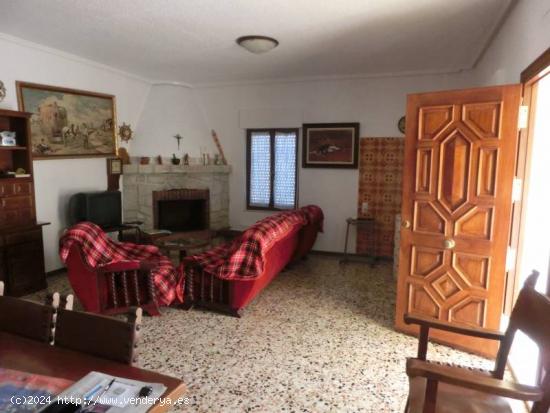 INMOBILIARIA SAN JOSE VENDE O ALQUILA CHALET ZONA OFRA EN ASPE - ALICANTE