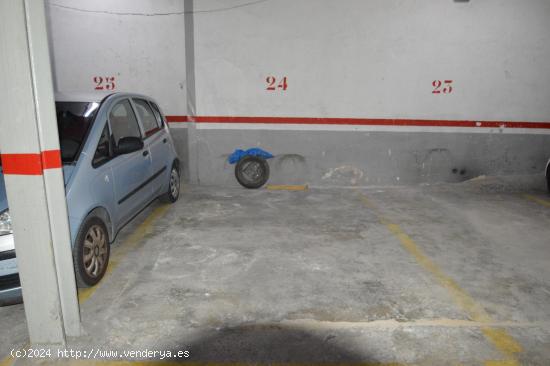 Céntrica plaza en parking de una planta - BARCELONA