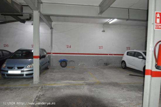 Céntrica plaza en parking de una planta - BARCELONA