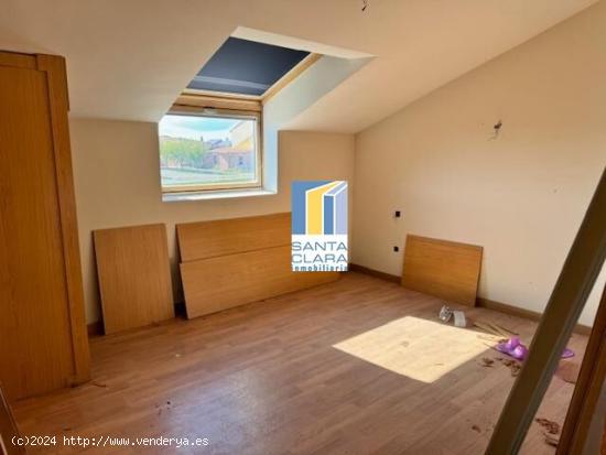 PISO EN VENTA DE 3 DORMITORIOS, BAÑO, ASEO Y PLAZA DE GARAJE CERRADA EN MONFARRACINOS, ZAMORA. - ZA