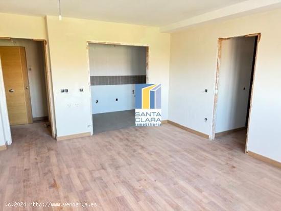 APARTAMENTO EN VENTA CON TERRAZA Y PLAZA DE GARAJE CERRADA EN MONFARRACINOS, ZAMORA. - ZAMORA