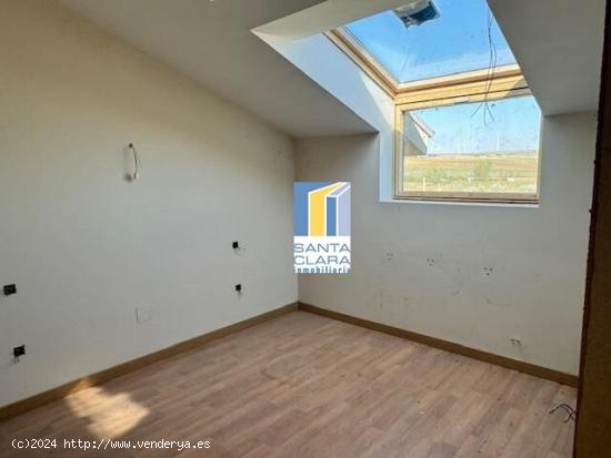 APARTAMENTO EN VENTA CON TERRAZA Y PLAZA DE GARAJE CERRADA EN MONFARRACINOS, ZAMORA. - ZAMORA