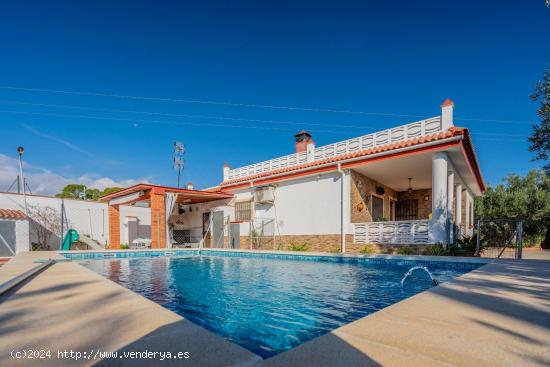 ¡Exclusivo chalet en venta en la zona de Gallipont, La Pobla de Vallbona! - VALENCIA