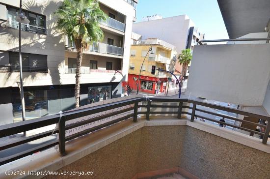 Local Antigua NOTARIA centro TORREVIEJA POSIBILIDAD CONVERTIR EN APARTAMENTOS O GRAN PISO - ALICANTE