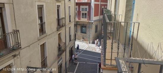 VENTA PRECIOSO PISO CON ASCENSOR EN EL CASCO VIEJO DE PAMPLONA - NAVARRA