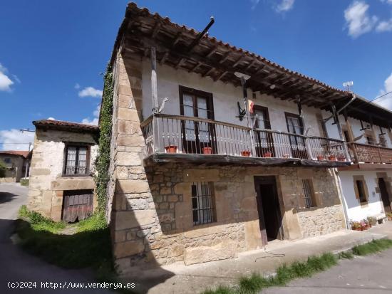 Casa Montañesa con amplia balconada. - CANTABRIA