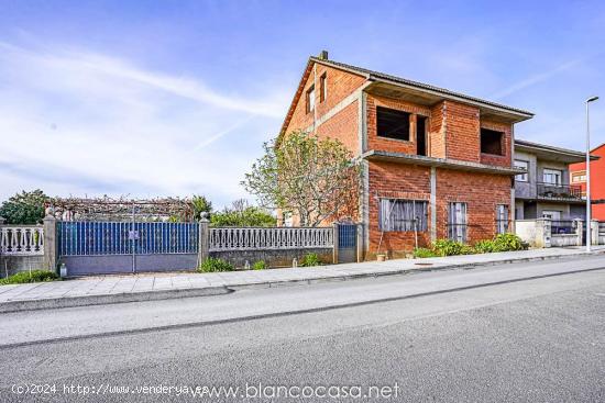 ¡¡¡¡Solar en LARACHA CENTRO con construcción a medio terminar!!! - A CORUÑA