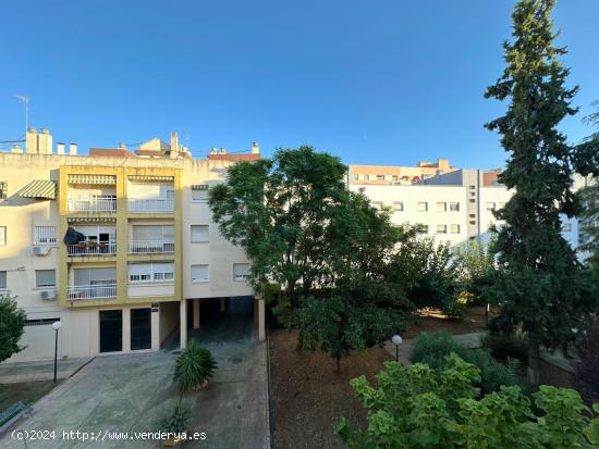 GRAN PISO CON GARAJE JUNTO AL COLEGIO EL CARMEN - CORDOBA