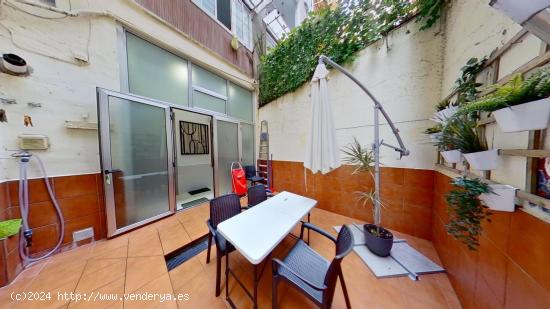  Preciosa planta baja de 70m² con terraza de 20m², con acceso directo desde calle y desde portería 