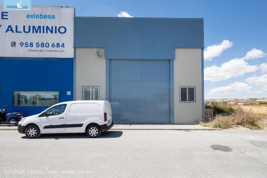 Nave - Obrador de panadería en pleno funcionamiento - GRANADA