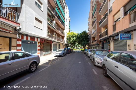 Local comercial junto a Plaza de Toros - GRANADA