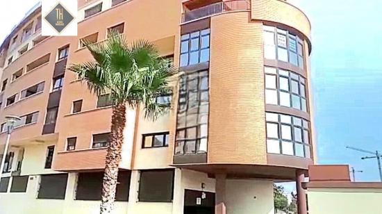 Coqueto apartamento en Teatinos, con parking incluido - MALAGA