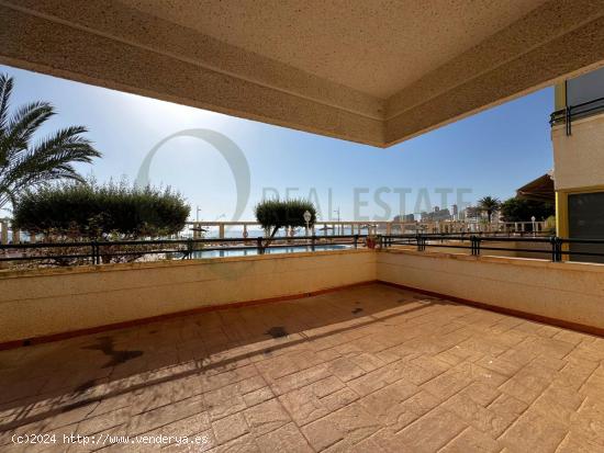 AMPLIA TERRAZA CON VISTAS AL MAR EN PLAYA MUCHAVISTA - ALICANTE