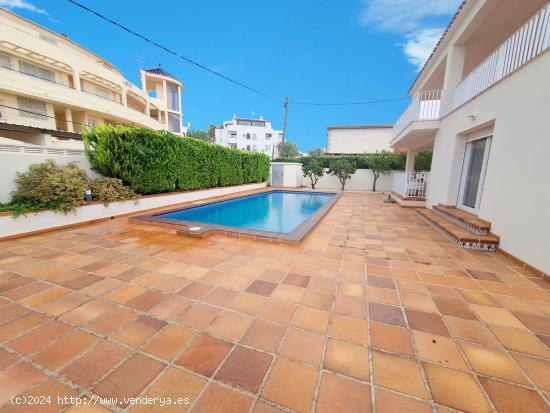 Alquiler anual de villa privada con jardín y piscina - ALICANTE