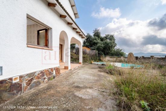 CASA A CUATRO VIENTOS CON PISCINA PRIVADA - BARCELONA