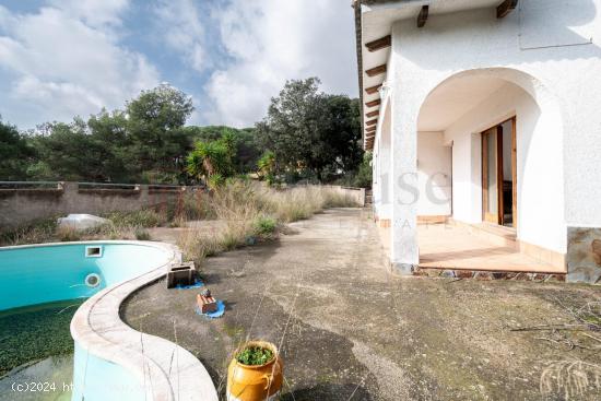 CASA A CUATRO VIENTOS CON PISCINA PRIVADA - BARCELONA