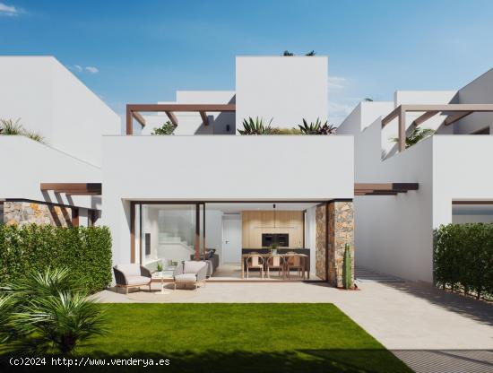  Chalet de 2 dorm. a la venta con sótano en un exclusivo complejo cerca de la playa del Mar Menor. - 