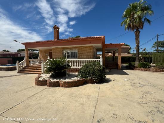  ESTUPENDO CHALET EN ALQUILER EN URBANIZACIÓN CONSOLIDADA - VALENCIA 