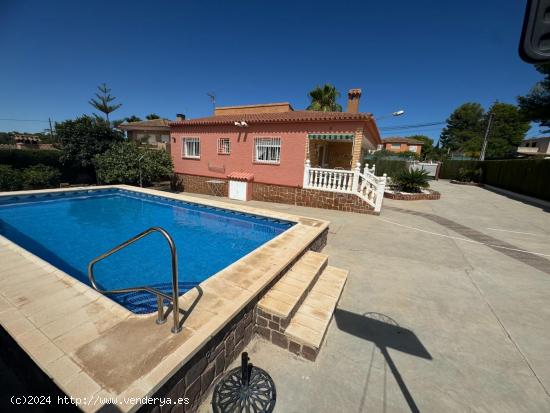 ESTUPENDO CHALET EN ALQUILER EN URBANIZACIÓN CONSOLIDADA - VALENCIA