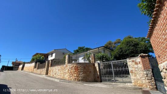  VENTA CHALET CON PISCINA EN MONDEJAR - GUADALAJARA 