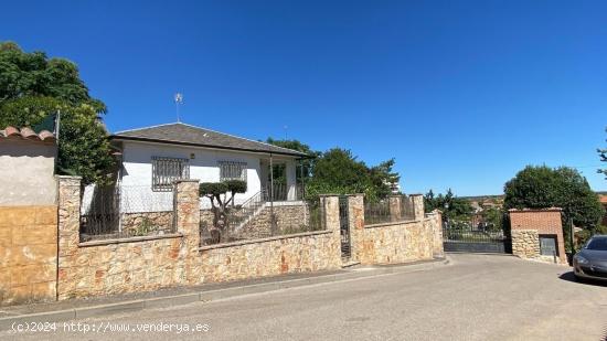 VENTA CHALET CON PISCINA EN MONDEJAR - GUADALAJARA