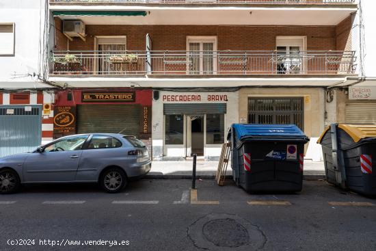 Local comercial junto a Plaza de Toros - GRANADA