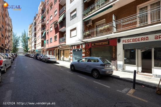  Local comercial junto a Plaza de Toros - GRANADA 