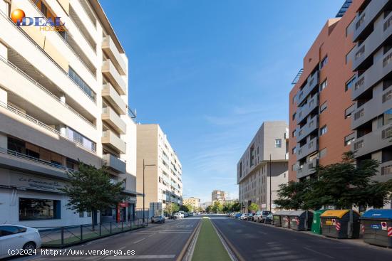  Local comercial en el Campus de la Salud - GRANADA 