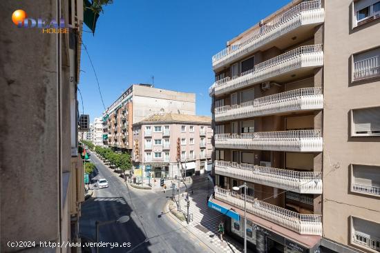 PISO CON 214 M2 EN RECOGIDAS - GRANADA