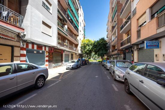 Local comercial junto a Plaza de Toros - GRANADA